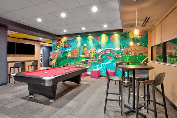  - Tru by Hilton Hotel San Antonio at the Rim - I-10, Exit 555