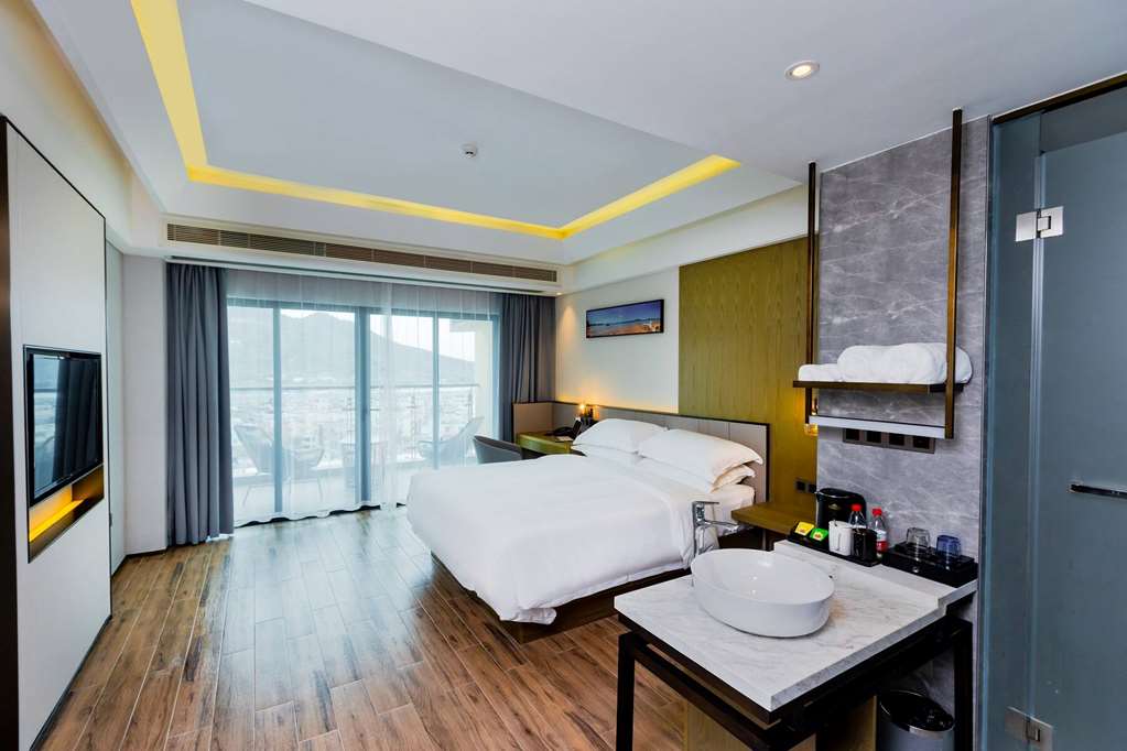MICROTEL BY WYNDHAM SANYA DADONGHAI-guestroom-Guest Room,On-Site.jpg