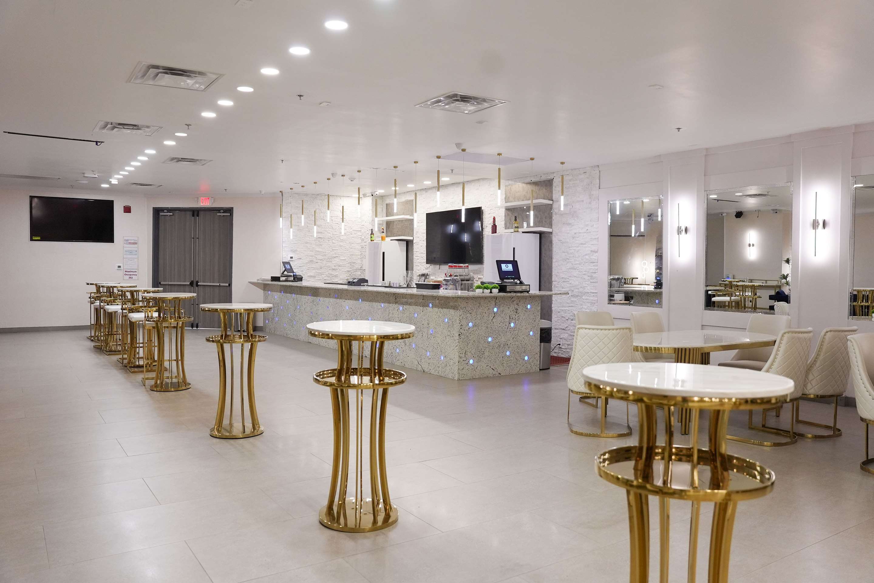 BarLounge | Ramada by Wyndham DFW Airport