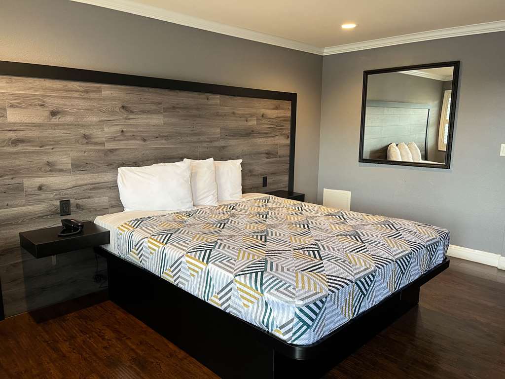 MOTEL 6 PICO RIVERA CA LOS ANGELES-guestroom-Guest Room,On-Site.jpg