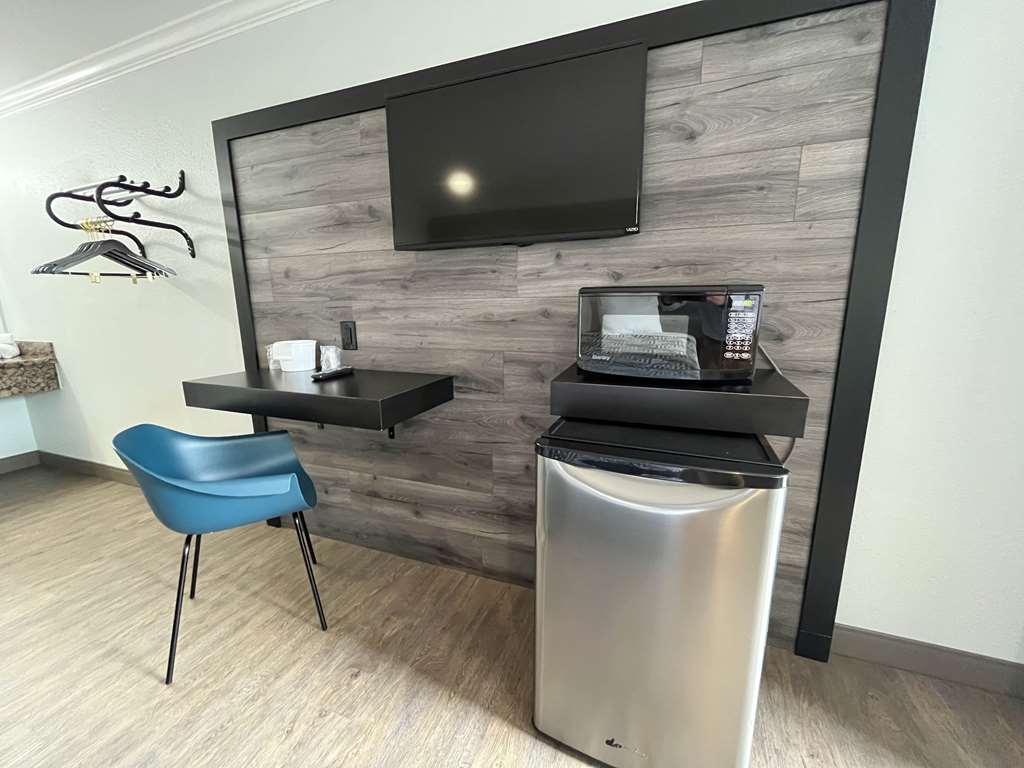 MOTEL 6 PICO RIVERA CA LOS ANGELES-guestroom-Guest Room,Guest Room Amenity,On-Site.jpg