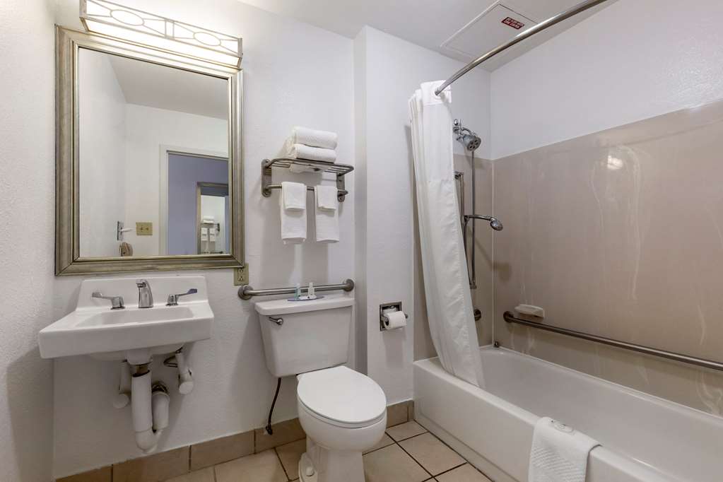 QUALITY INN FAYETTEVILLE NEAR FORT-guestroom-Guest Room,Bathroom,On-Site.jpg