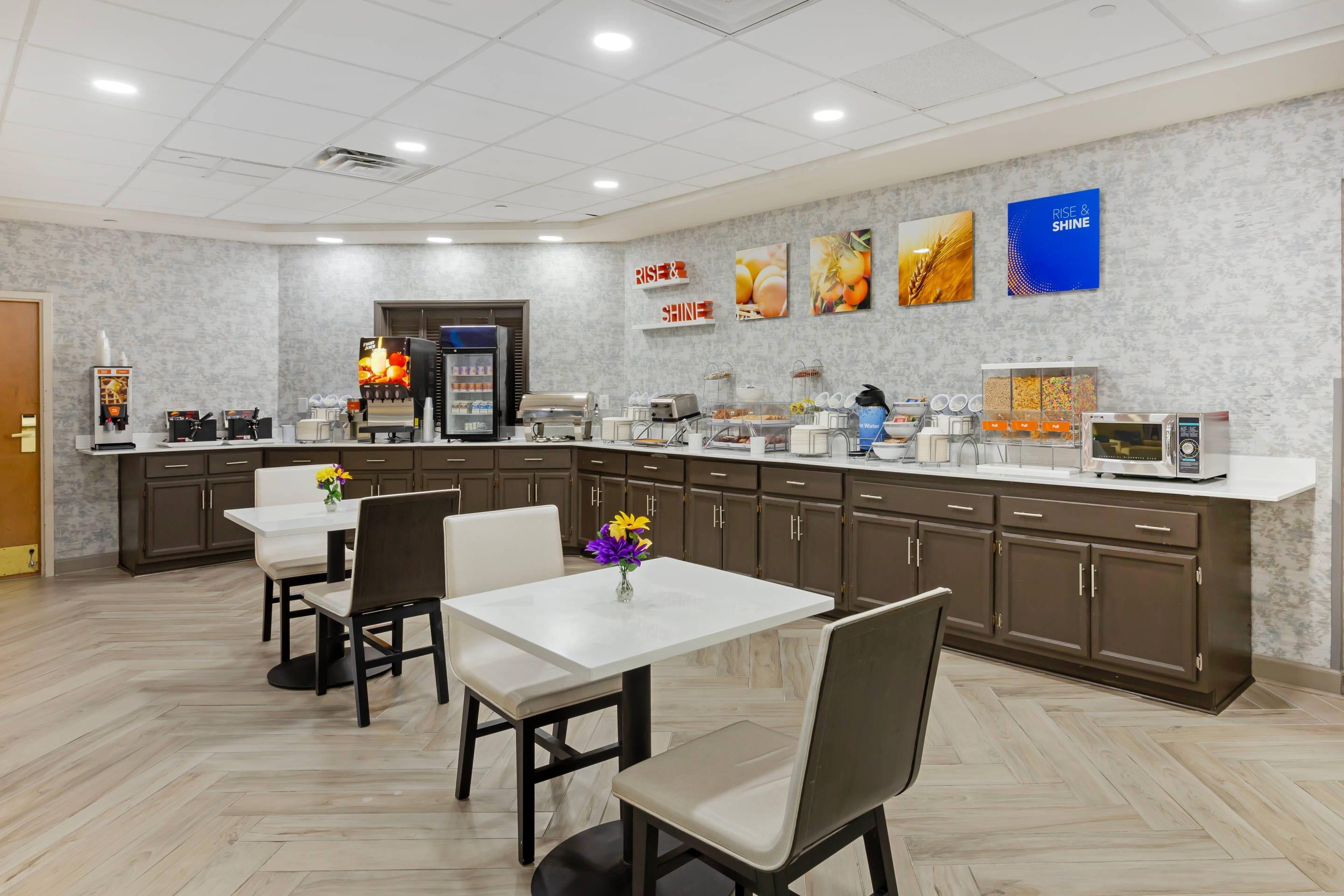 Breakfast area | Comfort Inn & Suites