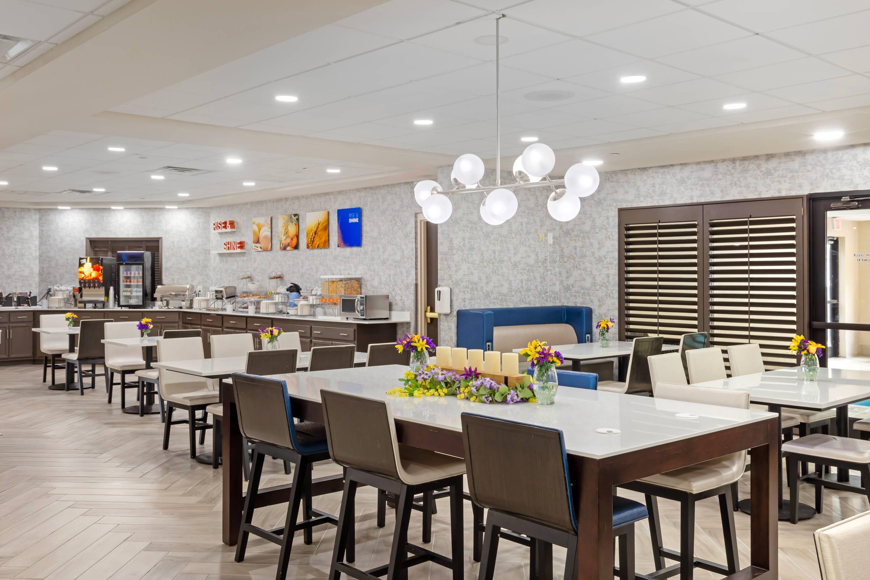 Enjoy breakfast in this seating area | Comfort Inn & Suites