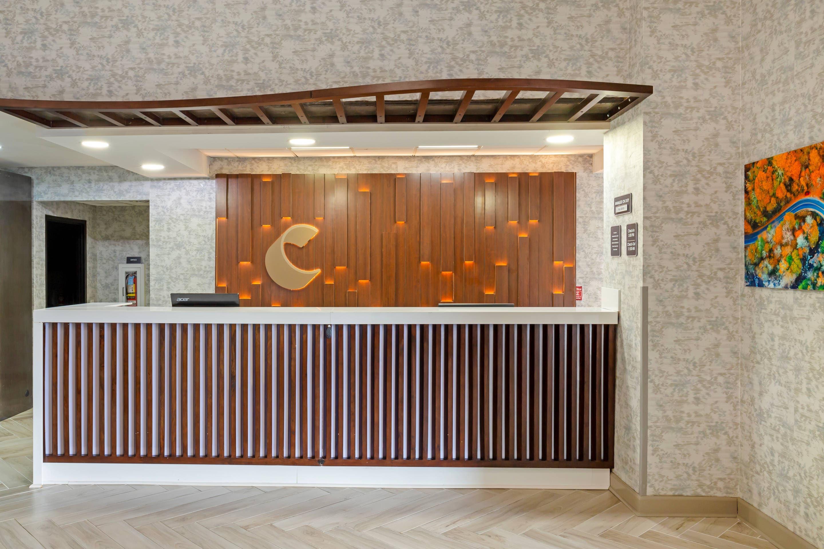 Front desk | Comfort Inn & Suites