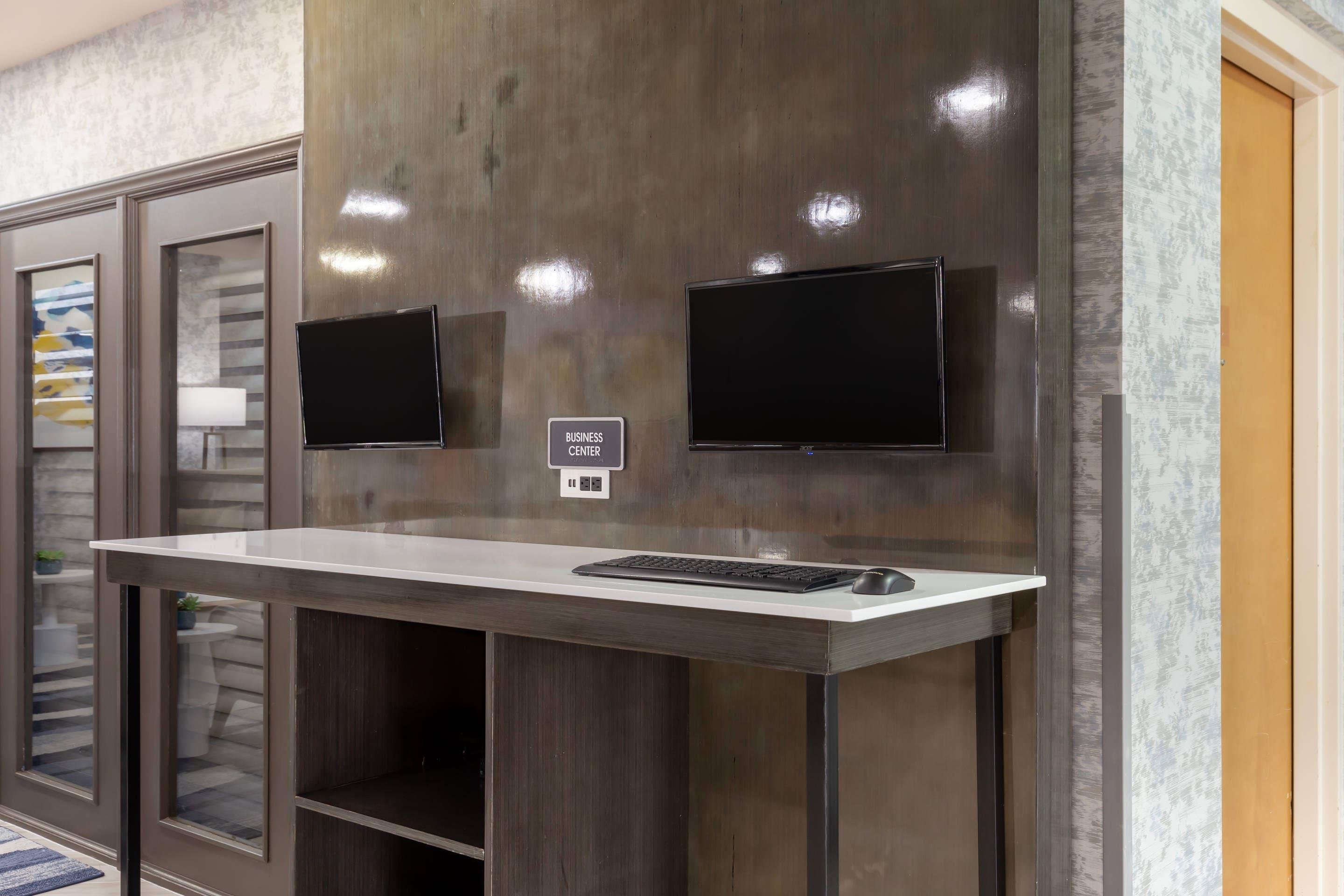 Computer in the lobby | Comfort Inn & Suites