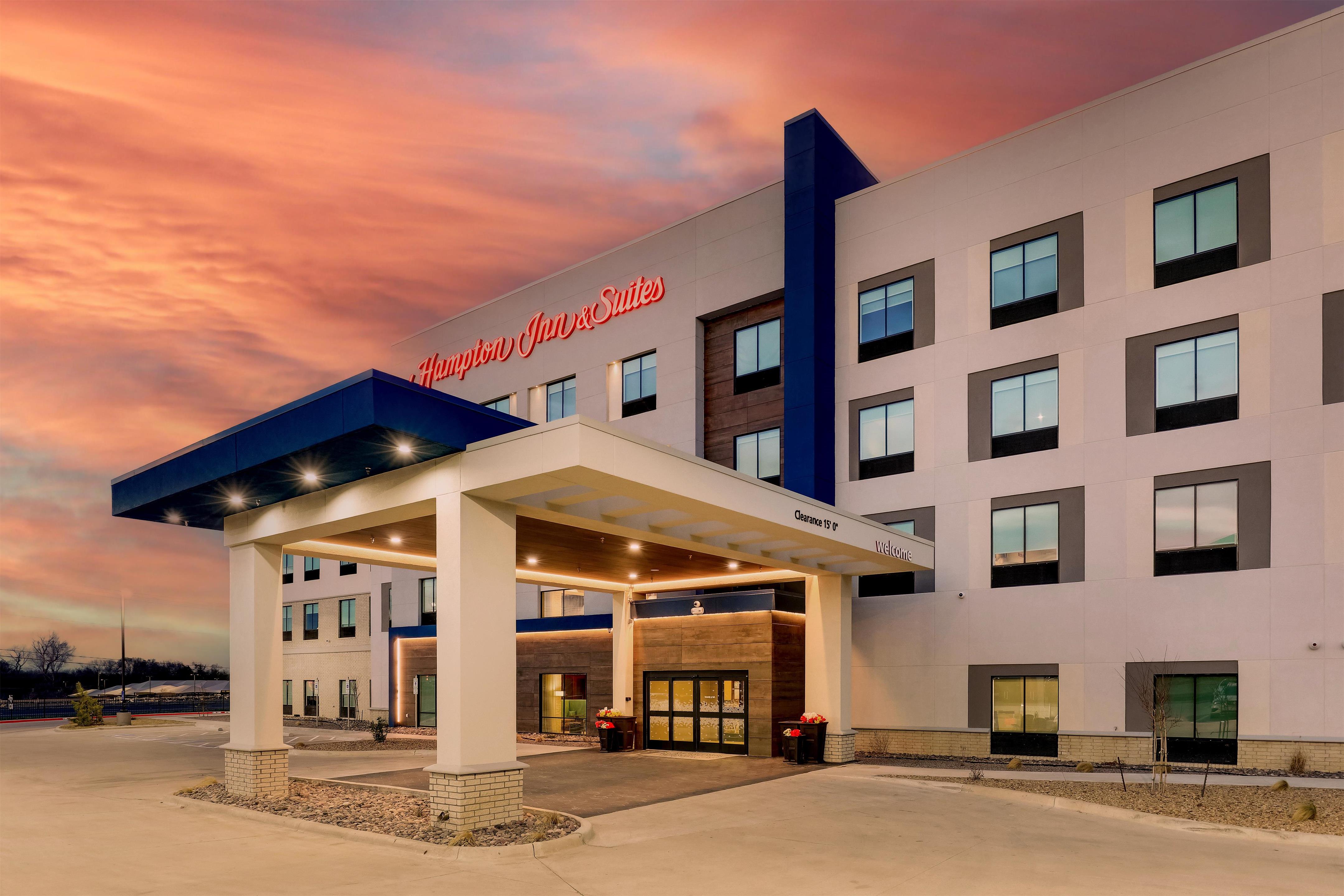 Exterior | Hampton Inn & Suites Weatherford