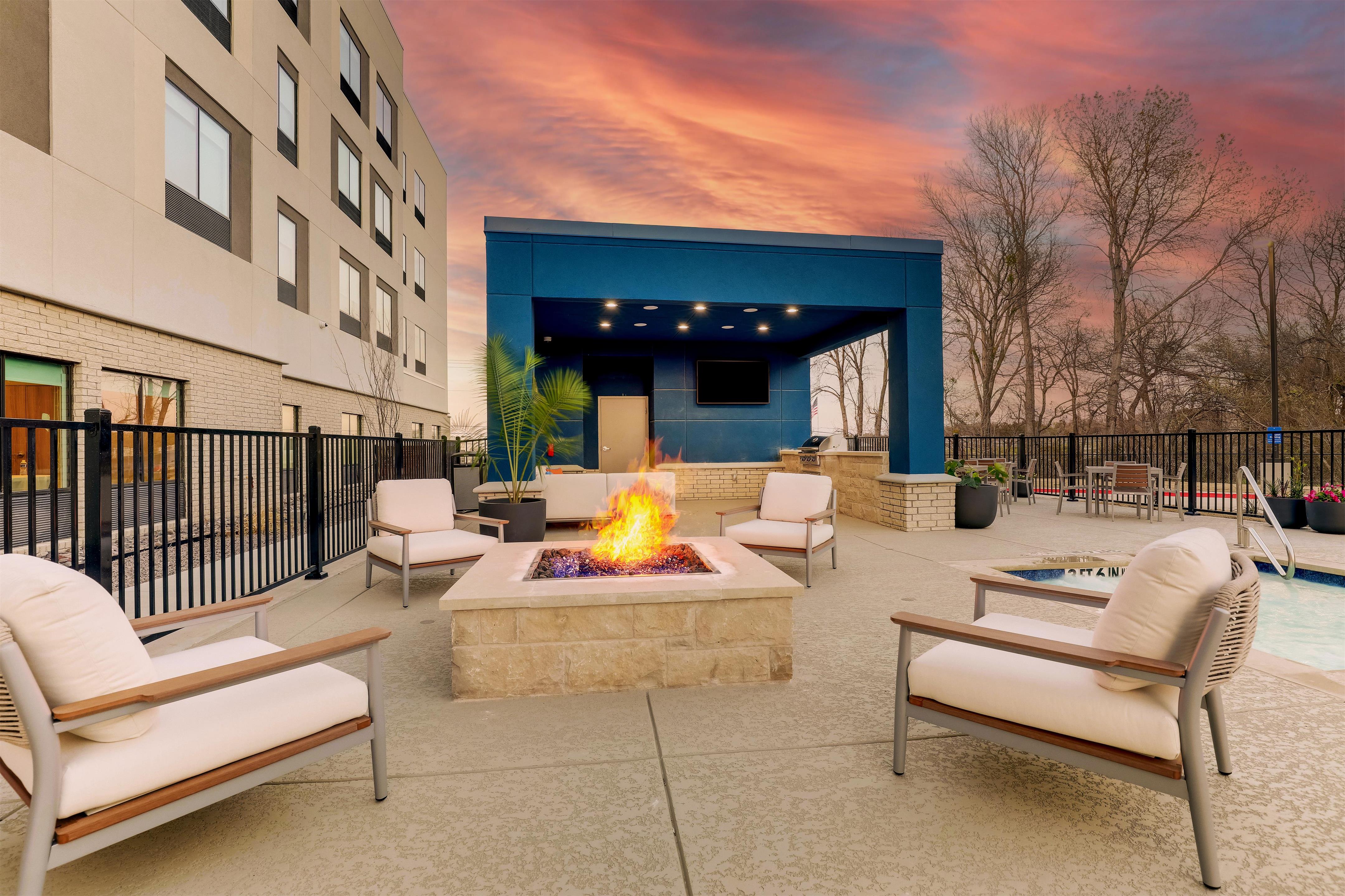 Exterior | Hampton Inn & Suites Weatherford