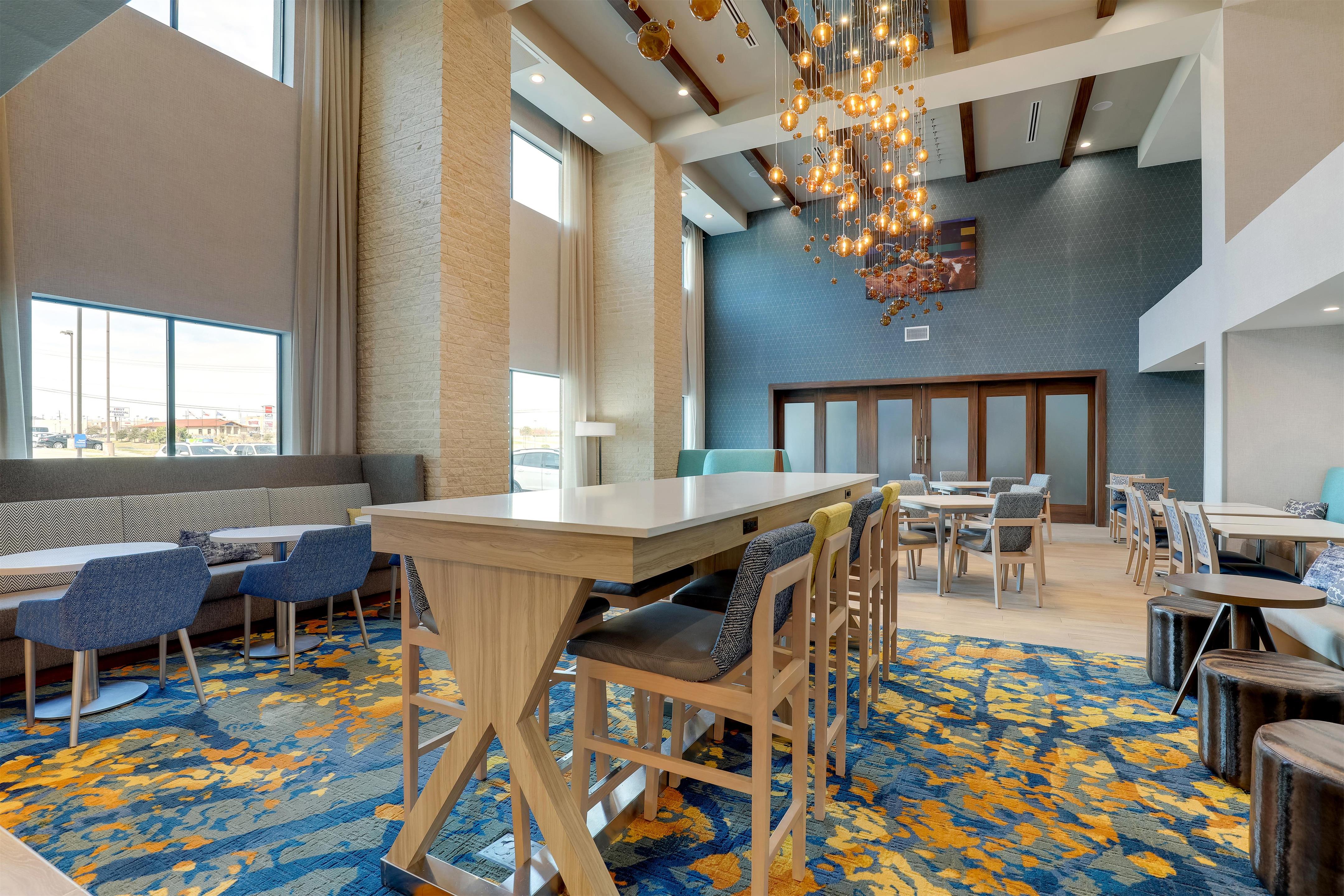 Lobby | Hampton Inn & Suites Weatherford