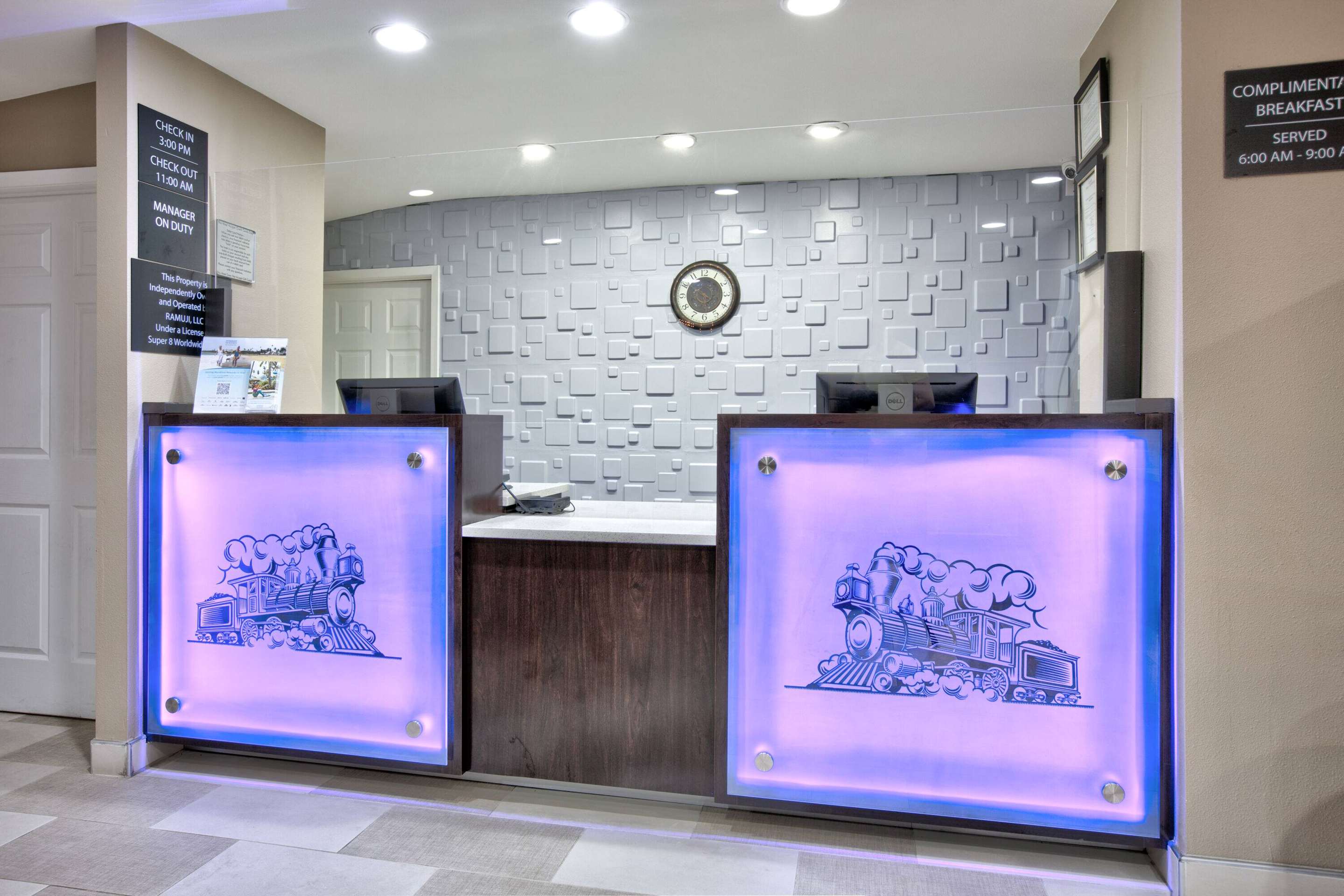 Lobby | Super 8 by Wyndham Palestine TX