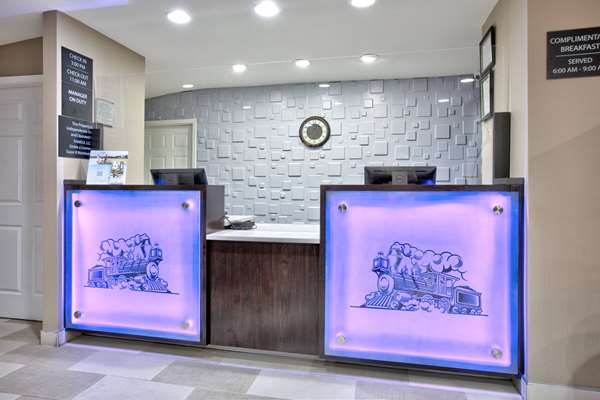  - Super 8 Motel Palestine