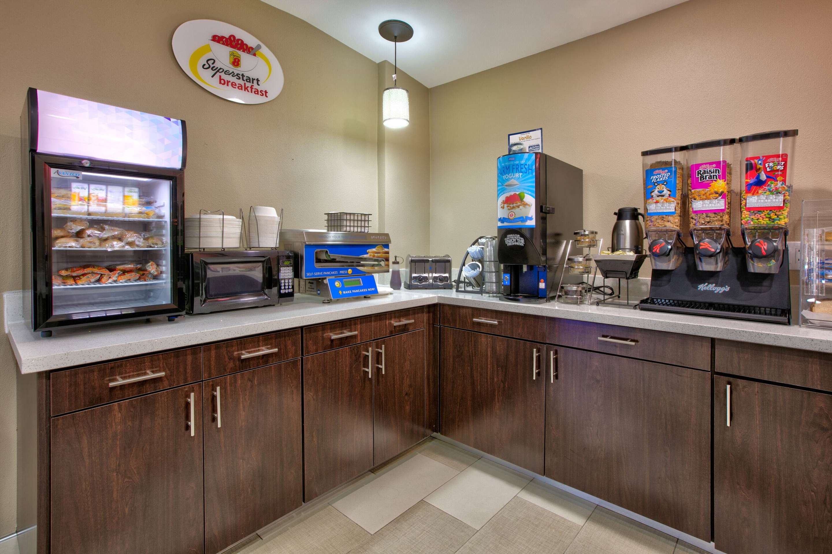 Breakfast Area | Super 8 by Wyndham Palestine TX