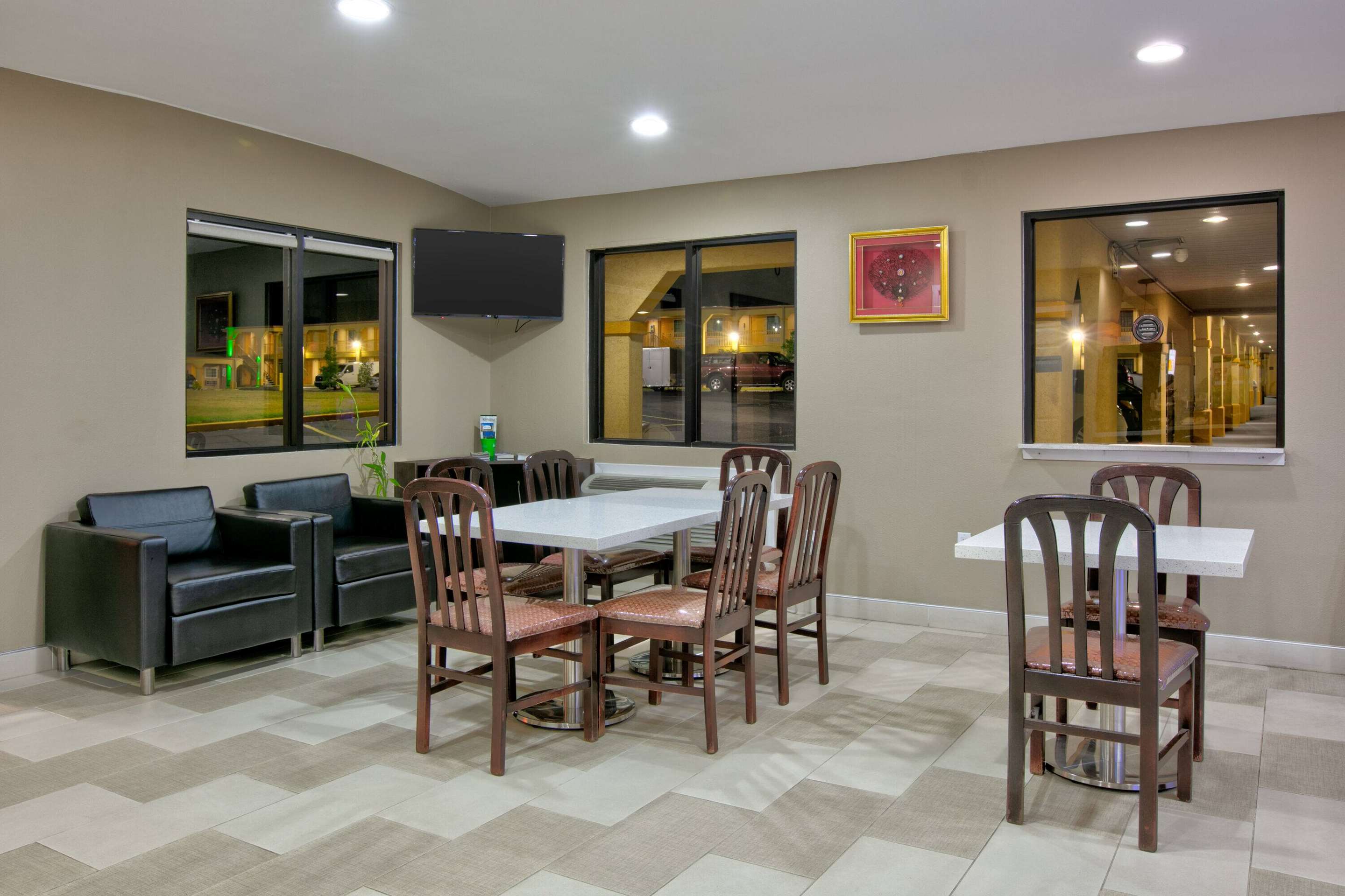 Lobby | Super 8 by Wyndham Palestine TX