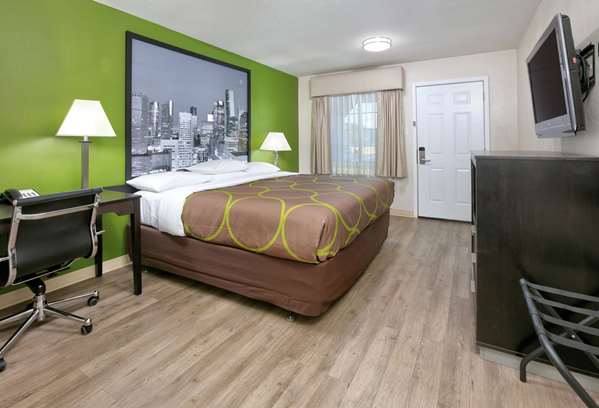  - Super 8 Motel Palestine