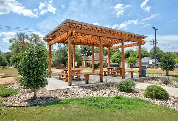  - Super 8 Motel Palestine