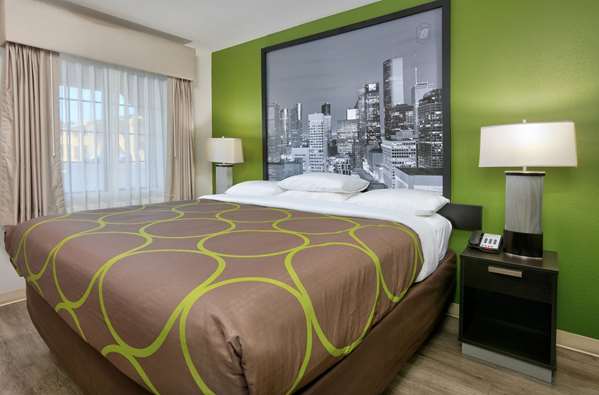  - Super 8 Motel Palestine