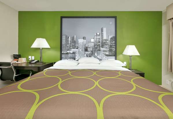  - Super 8 Motel Palestine