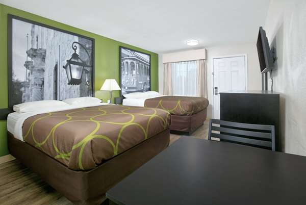  - Super 8 Motel Palestine