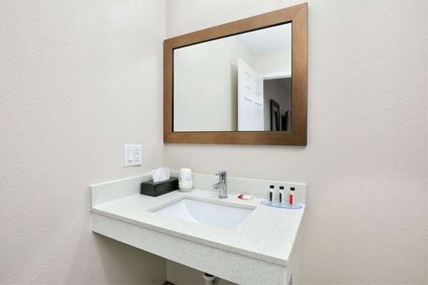  - Super 8 Motel Palestine