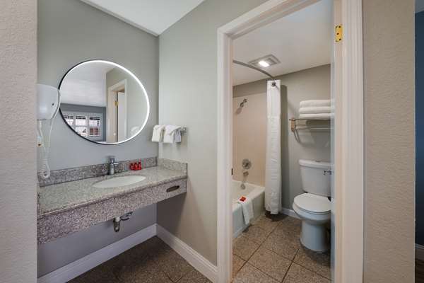  - Pacific Coast Roadhouse Hotel San Simeon