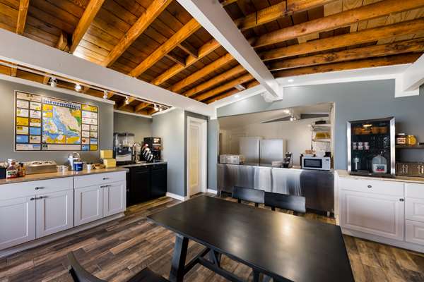 Amenities - Pacific Coast Roadhouse Hotel San Simeon