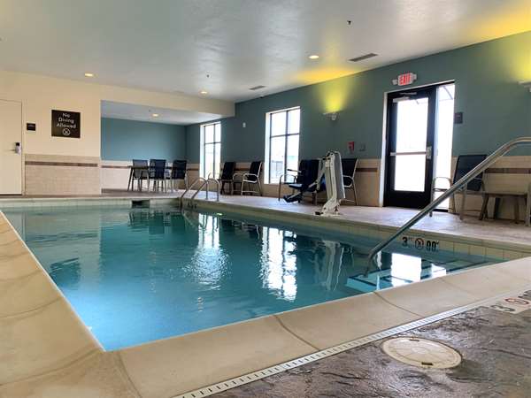 Pool - Best Western Cambridge Inn