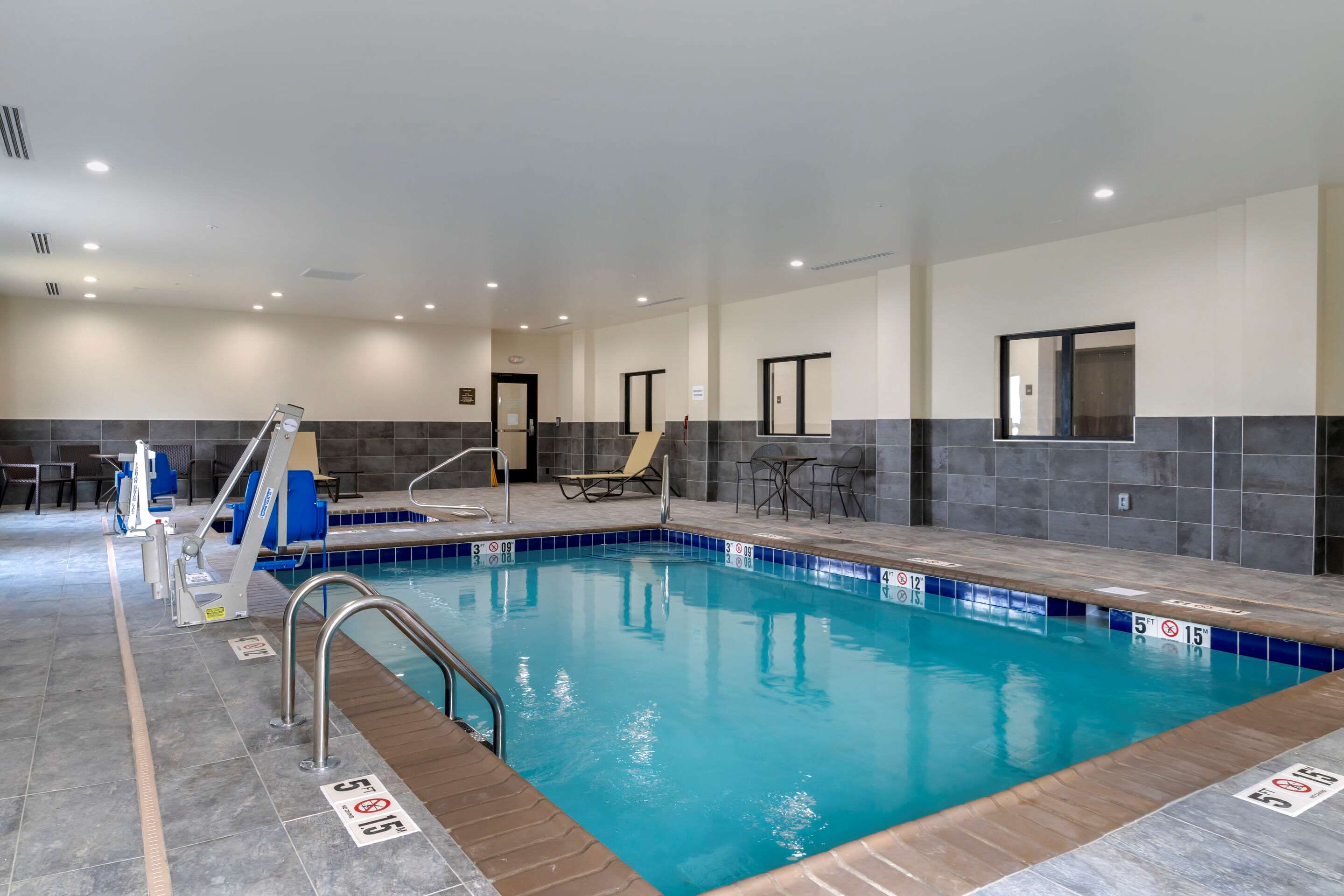 Indoor pool | Comfort Suites Paducah Mall Area