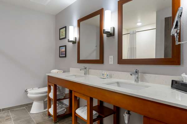  - Comfort Suites Paducah - I-24, Exit 4