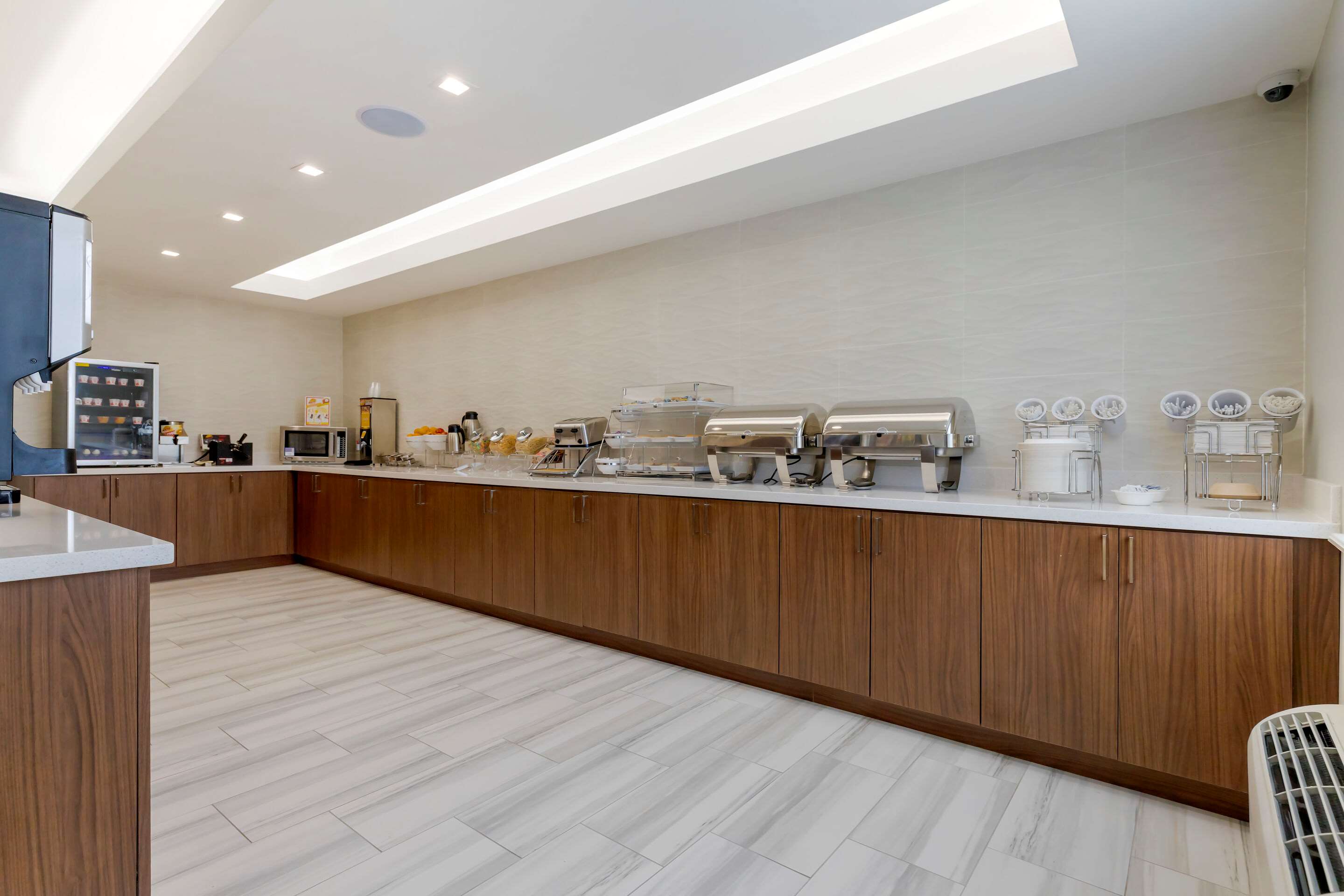 Breakfast counter | Comfort Inn & Suites Muskogee