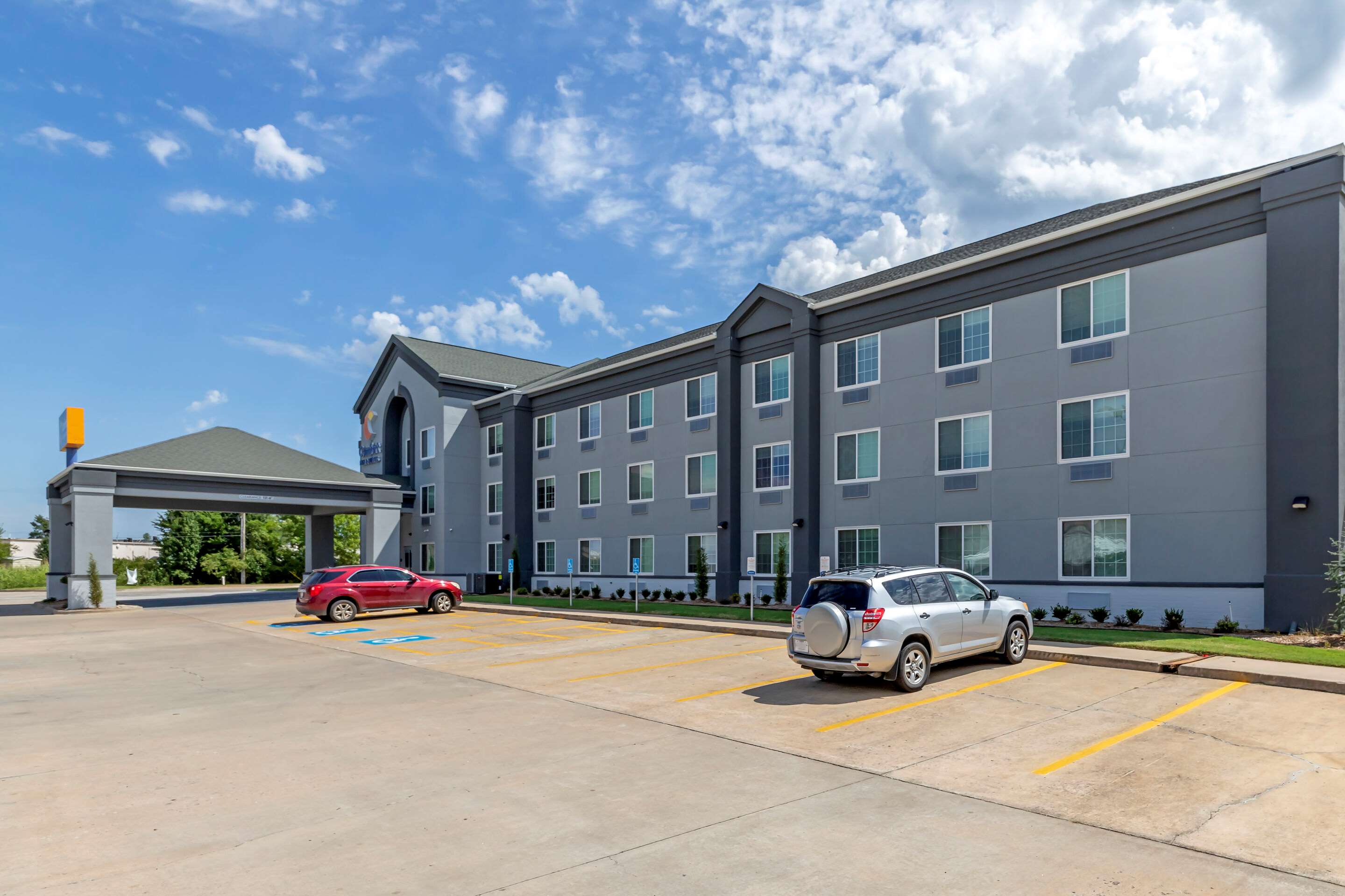 Hotel exterior | Comfort Inn & Suites Muskogee