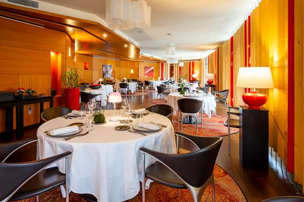 Dining,Dining Area,Restaurant,On-Site