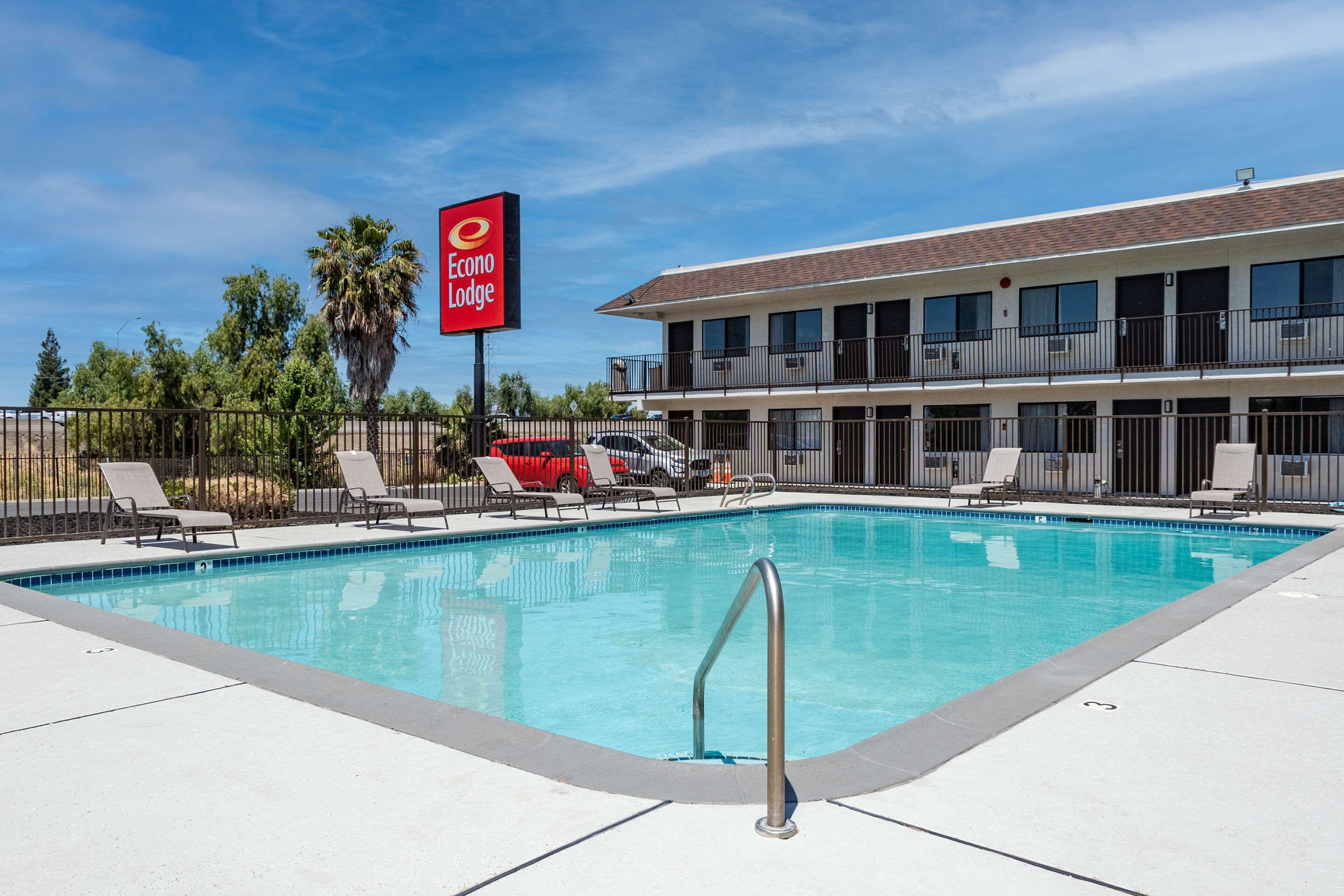 Outdoor pool | Econo Lodge Stockton near I-5 Fairgrounds