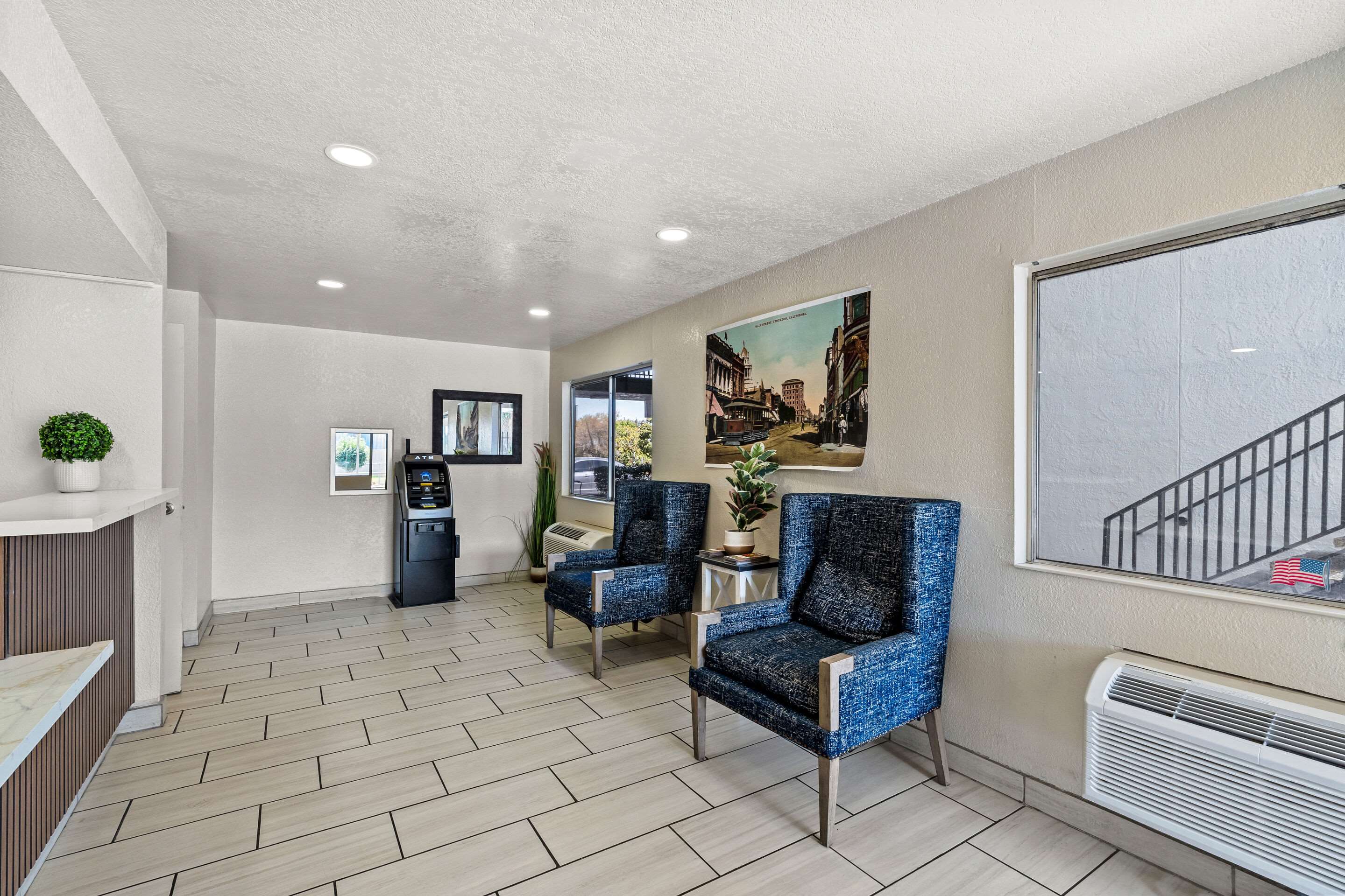 Hotel lobby | Econo Lodge Stockton near I-5 Fairgrounds