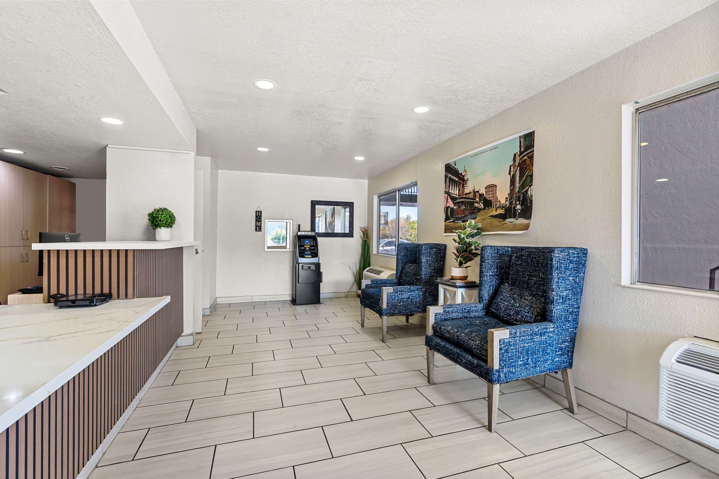 Lobby with sitting area | Econo Lodge Stockton near I-5 Fairgrounds