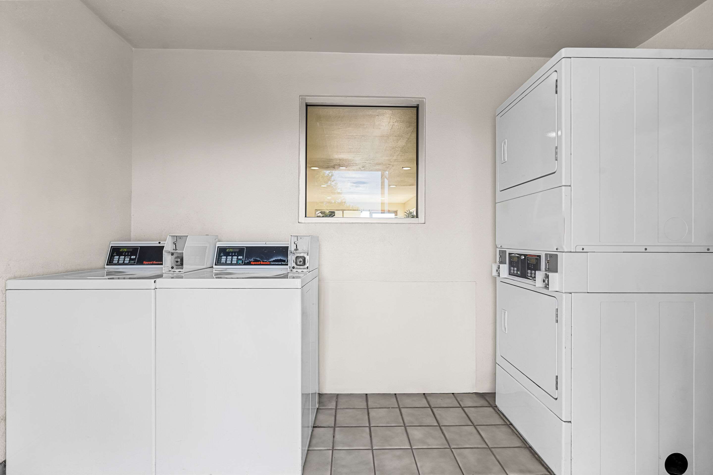 Guest laundry facilities | Econo Lodge Stockton near I-5 Fairgrounds