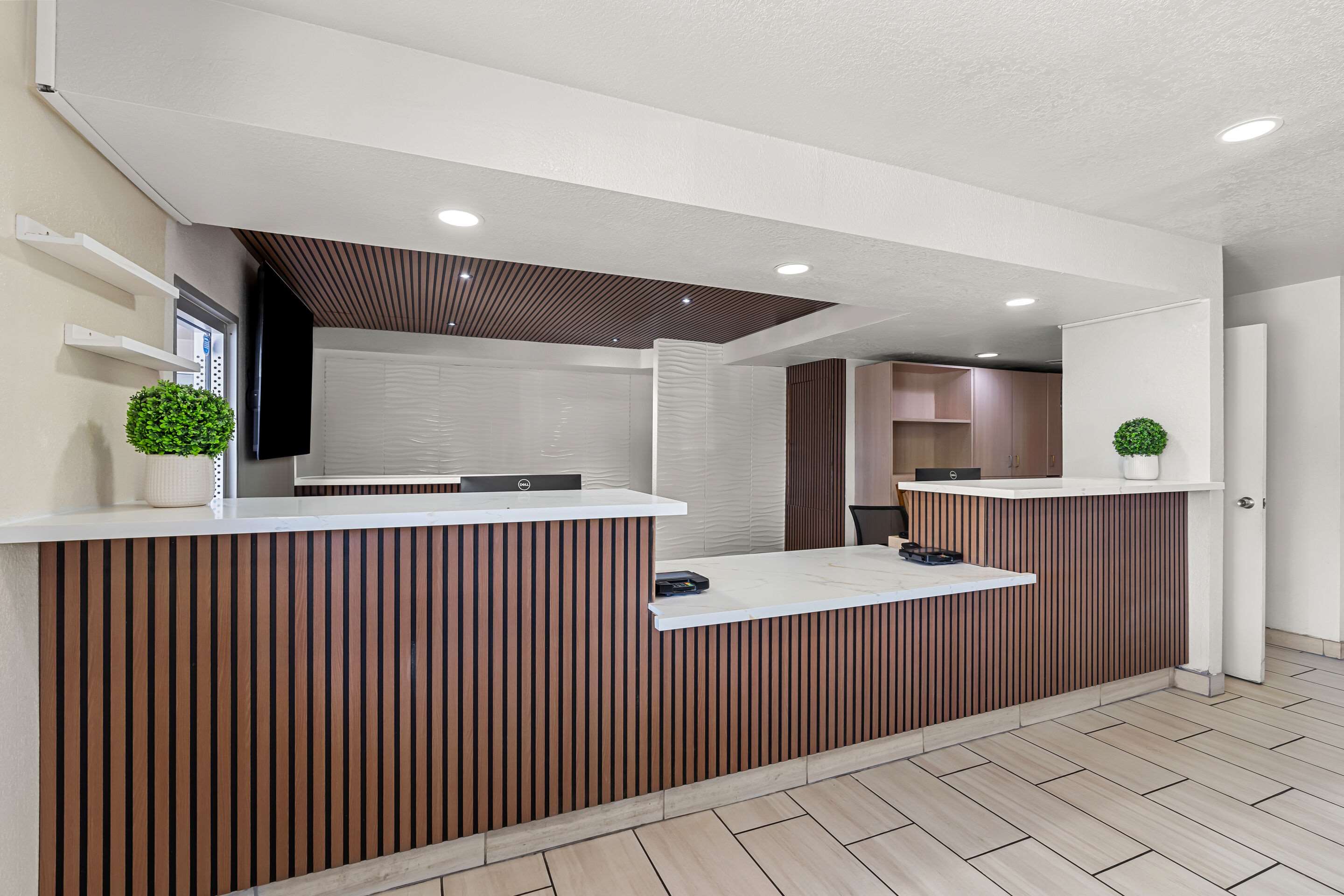 Front desk | Econo Lodge Stockton near I-5 Fairgrounds