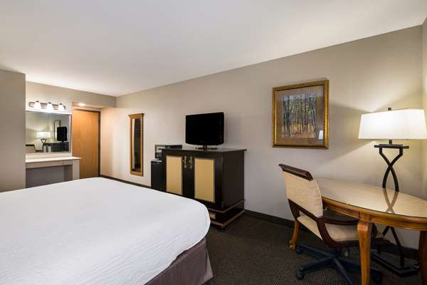 Suite - Revel Hotel Minot, Surestay Collection by Best Western