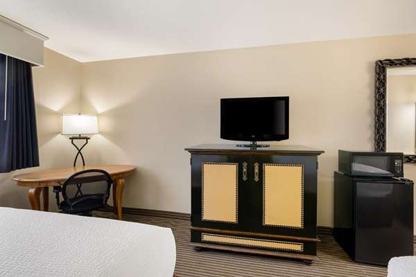  - Revel Hotel Minot, Surestay Collection by Best Western