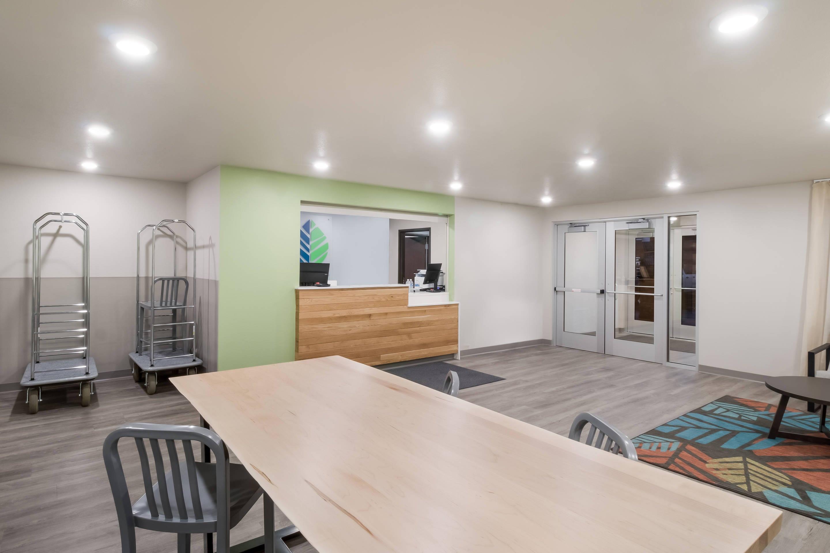 Lobby | Woodspring Suites Mesa Chandler