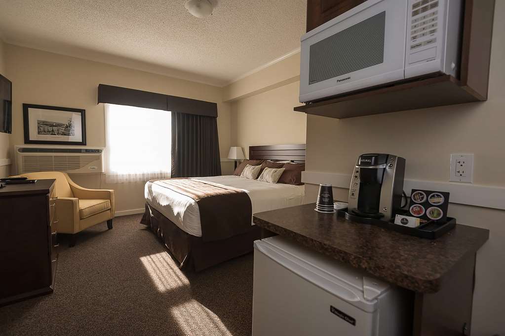 DAYS INN BY WYNDHAM LAMONT-guestroom-Guest Room,On-Site.jpg