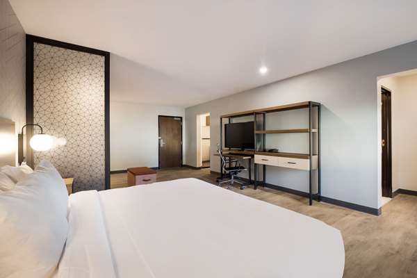  - Everhome Suites Corona -  I-15, Exit 92