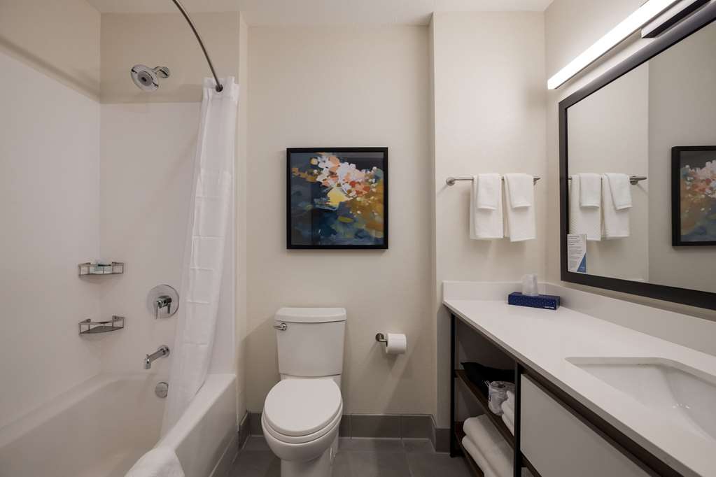 EVERHOME SUITES CORONA-guestroom-Guest Room,Bathroom,On-Site.jpg