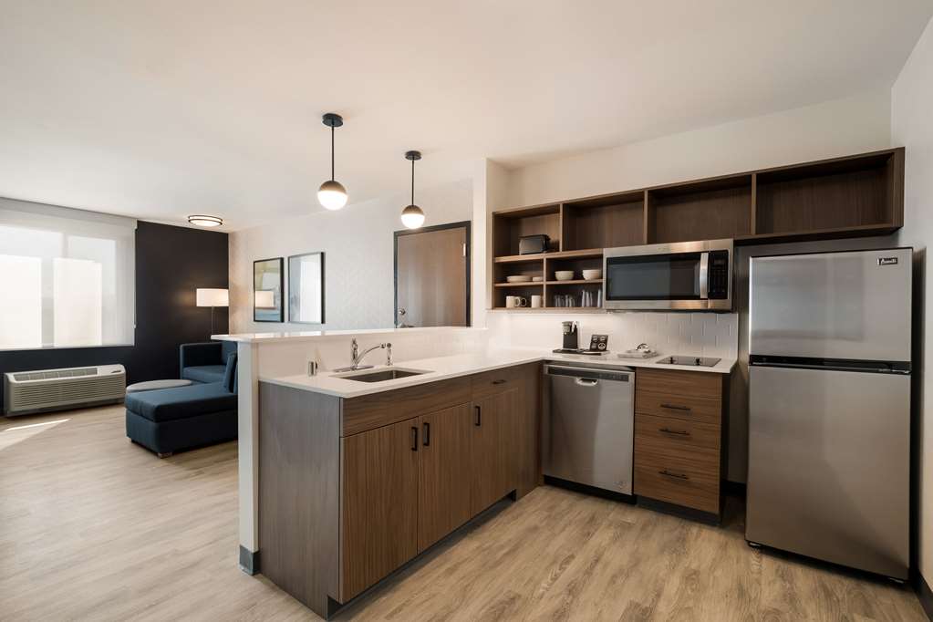 EVERHOME SUITES CORONA-guestroom-Guest Room,Suite,On-Site.jpg