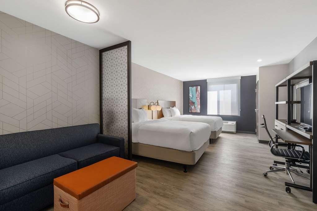 EVERHOME SUITES CORONA-guestroom-Guest Room,On-Site.jpg
