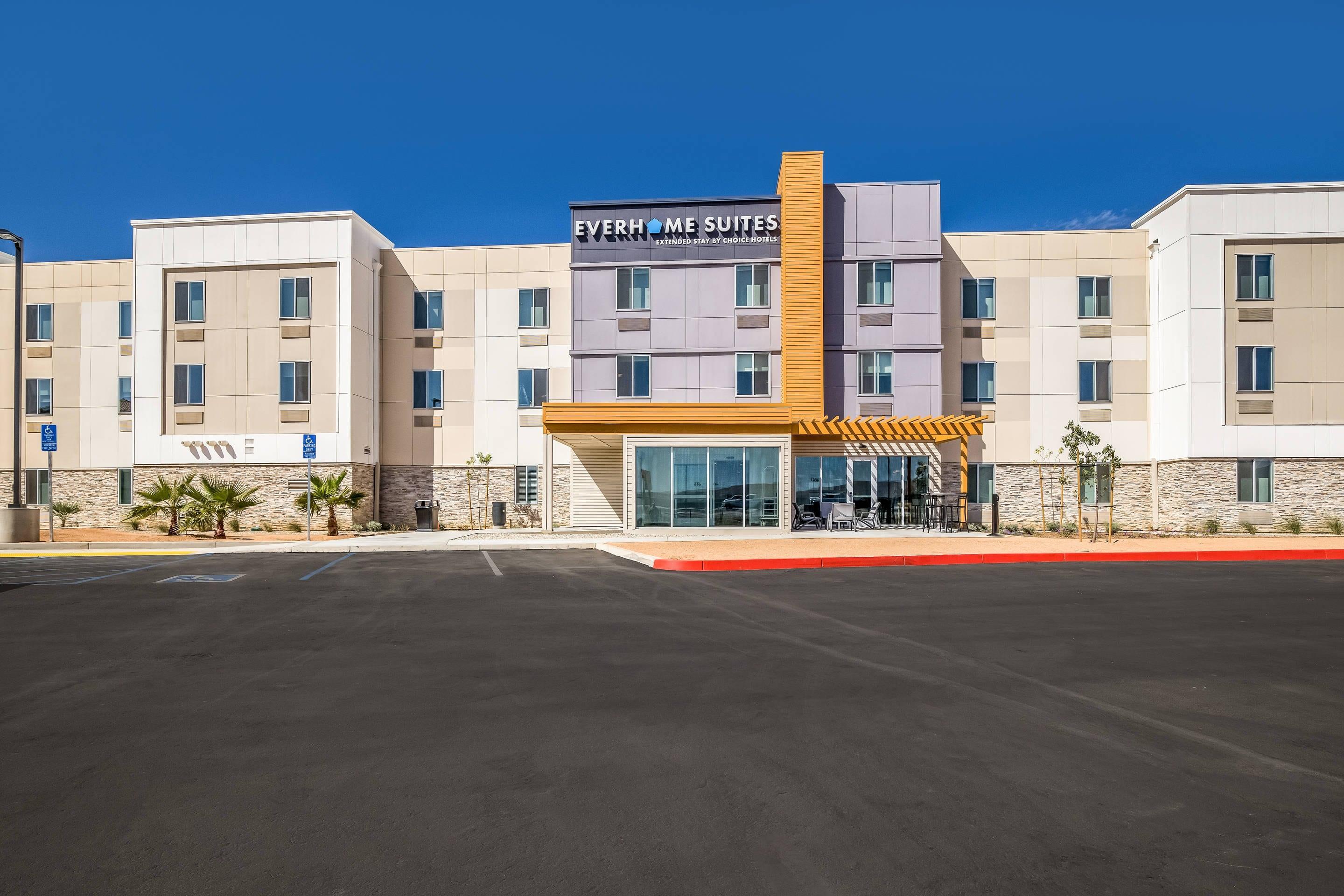 Hotel exterior | Everhome Suites Corona
