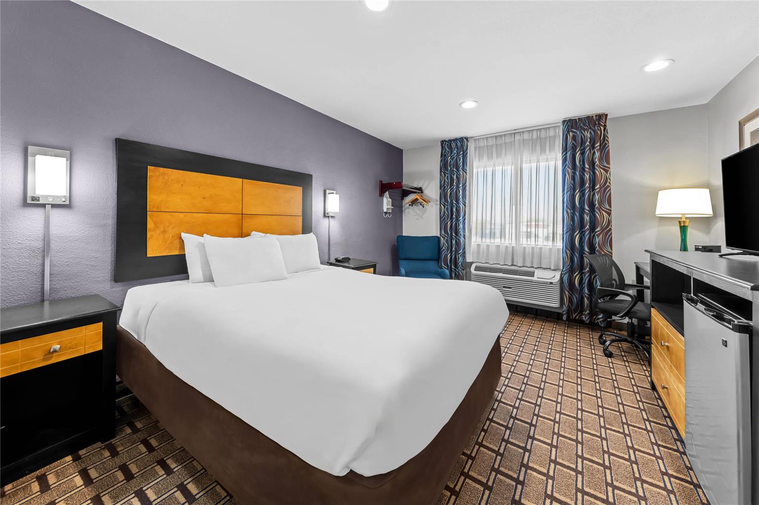 QUALITY INN - DENTON-guestroom-Guest Room,On-Site.jpg