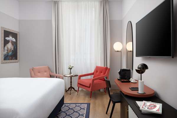 KING DELUXE ROOM