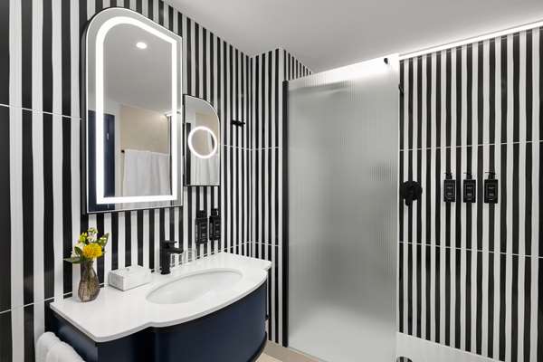 KING DELUXE ROOM