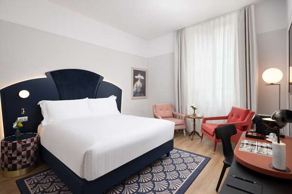 KING DELUXE ROOM