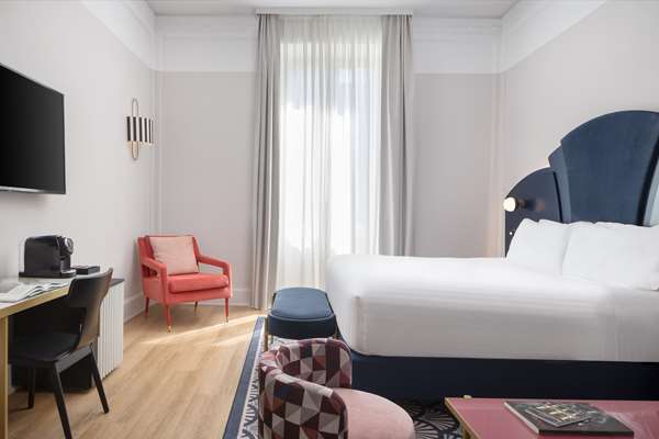 KING JUNIOR SUITE